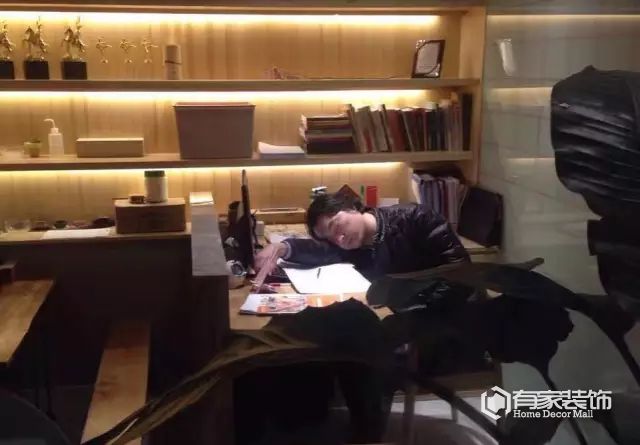 雨夜,福州有家人朋友圈被一张设计师的加班照刷屏了! 雨夜,福州有家人朋友圈被一张设计师的加班照刷屏了!
