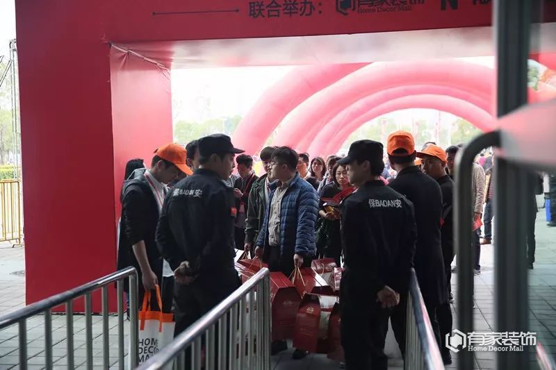有家装饰首届装修大展，业主排爆队伍只为早点下定！