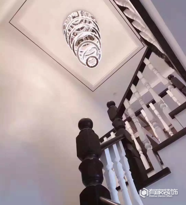 拉菲郡二期124㎡复式装修 简约风格却有迷人气质