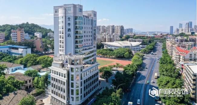 有家装饰首批装修工人复工专车：点对点接送企业自有工匠抵榕