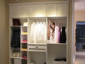 卧室衣柜门如何保养?