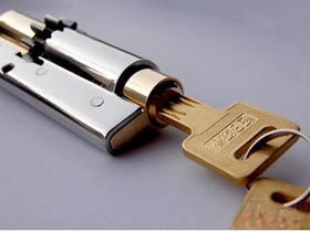 如何挑选一款安全系数高的防盗门锁呢？